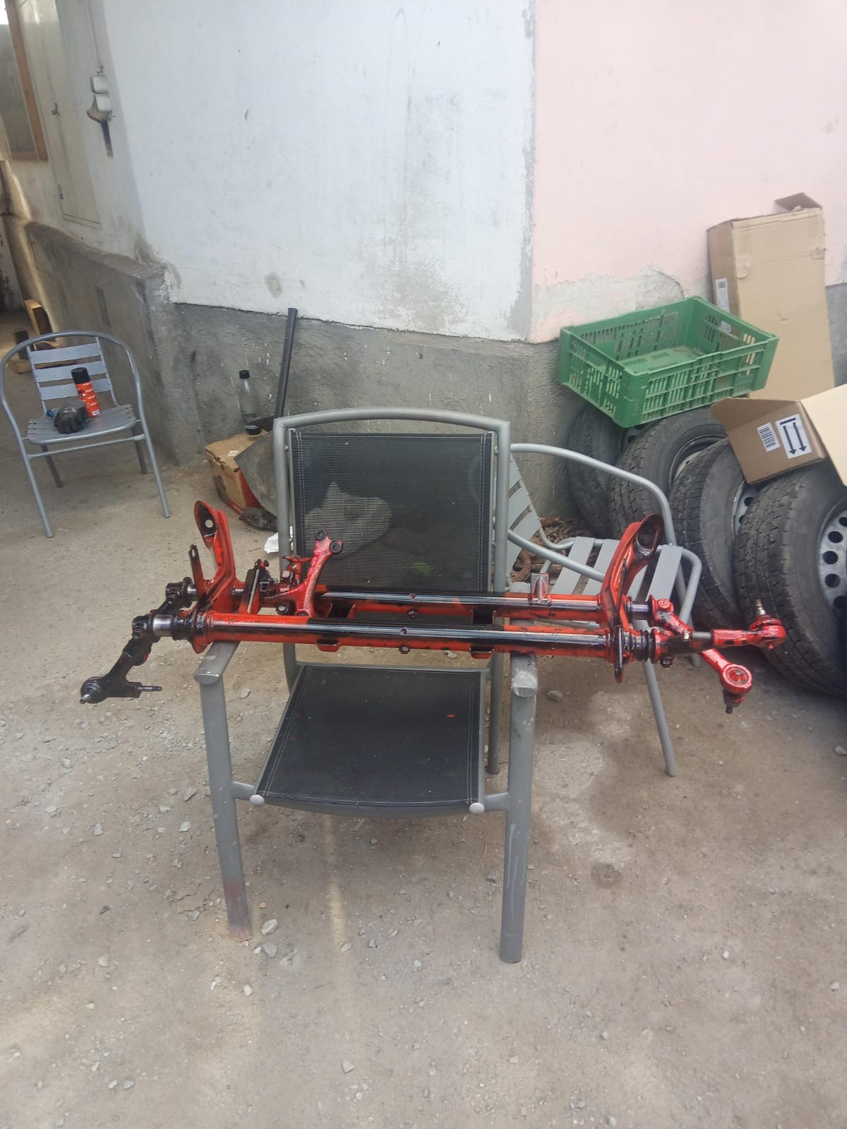 Vorderachse und Anbauteile abgeschraubt