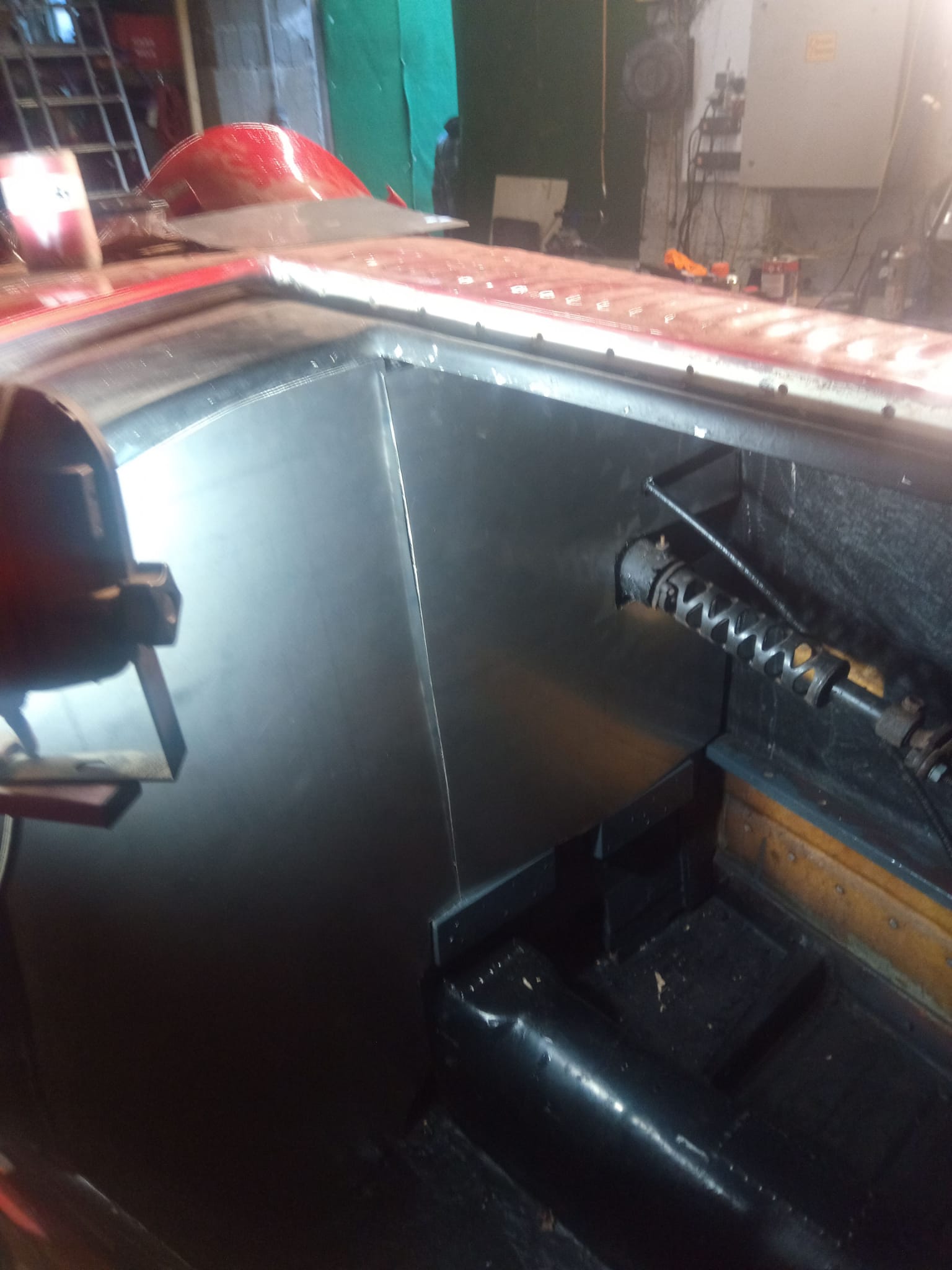 Zwischenwände mit Nirosta überzogen